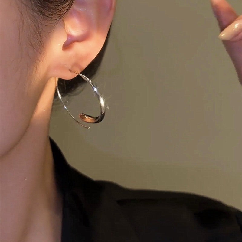 14K vergoldete Ohrringe mit luxuriösem Einfädler