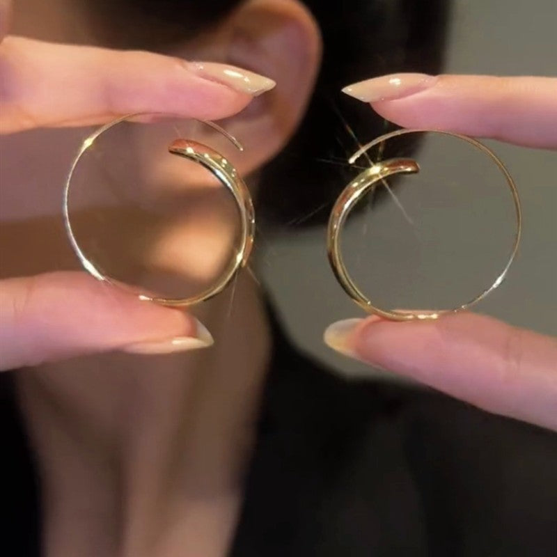 14K vergoldete Ohrringe mit luxuriösem Einfädler